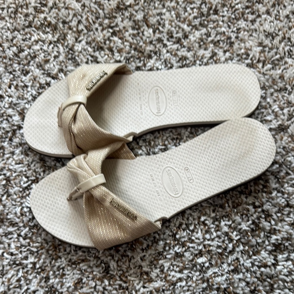 Havaianas Women's Cream and Gold Sandals